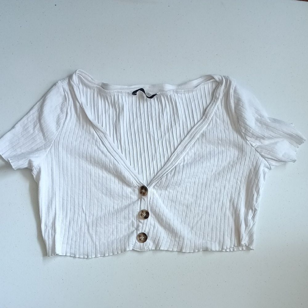 SHEIN White Ribbed Button-Front Cotton  Cropped  Top